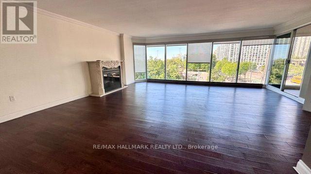 #404 251 QUEENS QUAY W - 35