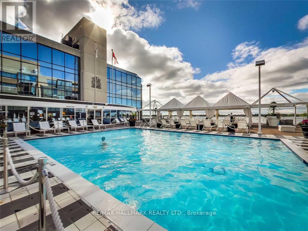 #404 251 QUEENS QUAY W - 4