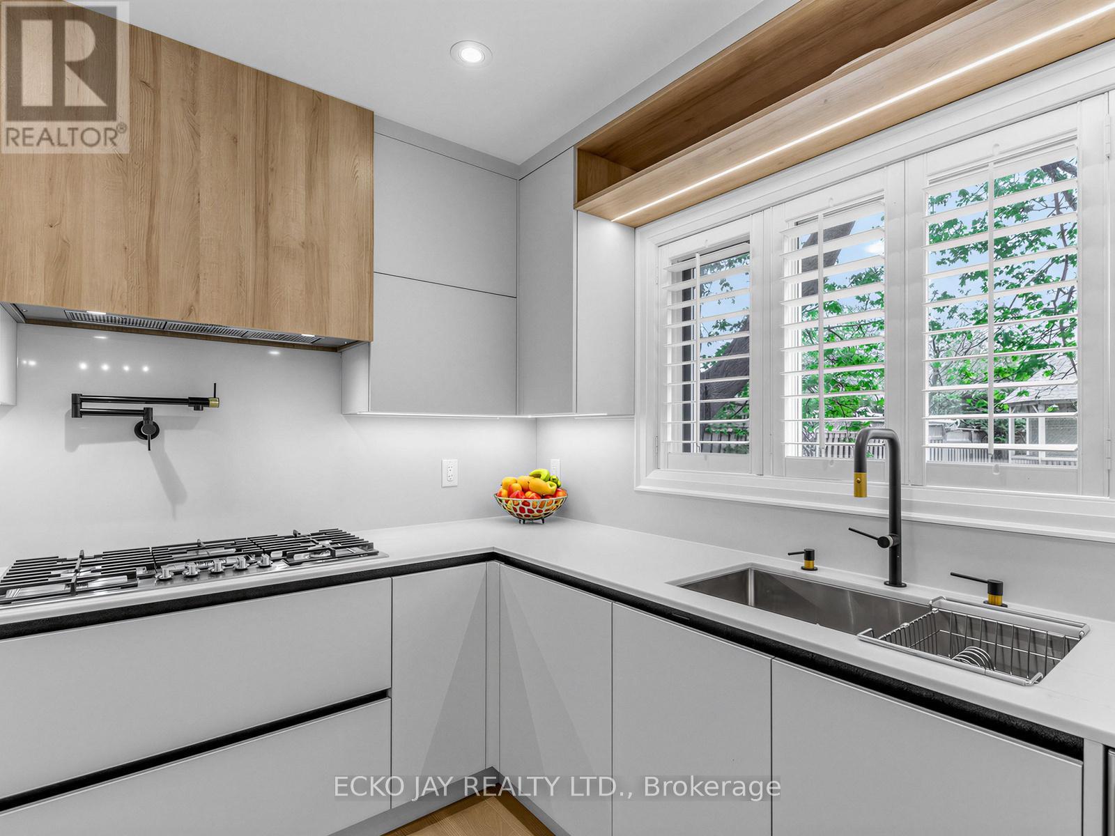 27 SILKWOOD CRESCENT - 12