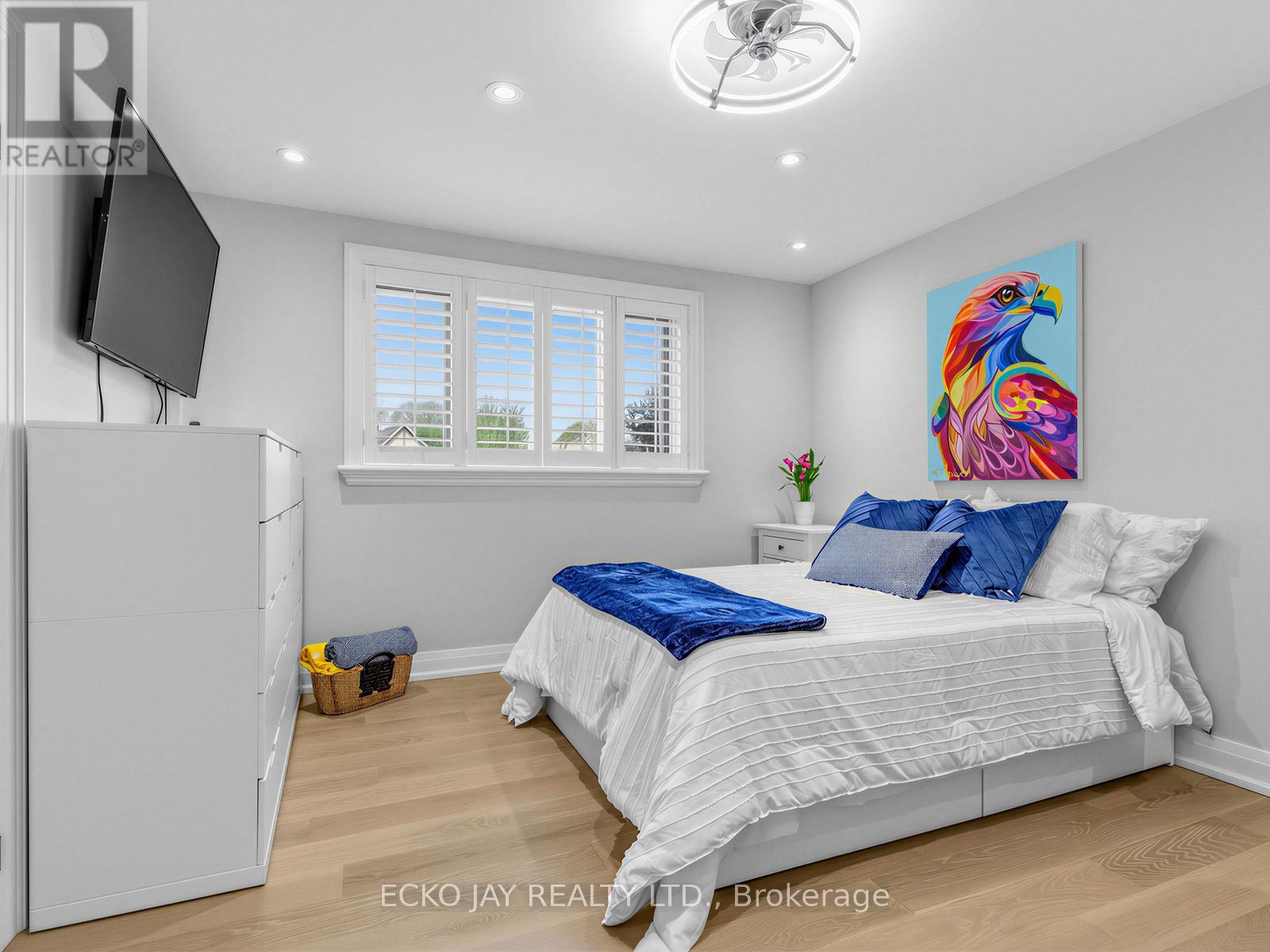 27 SILKWOOD CRESCENT - 25
