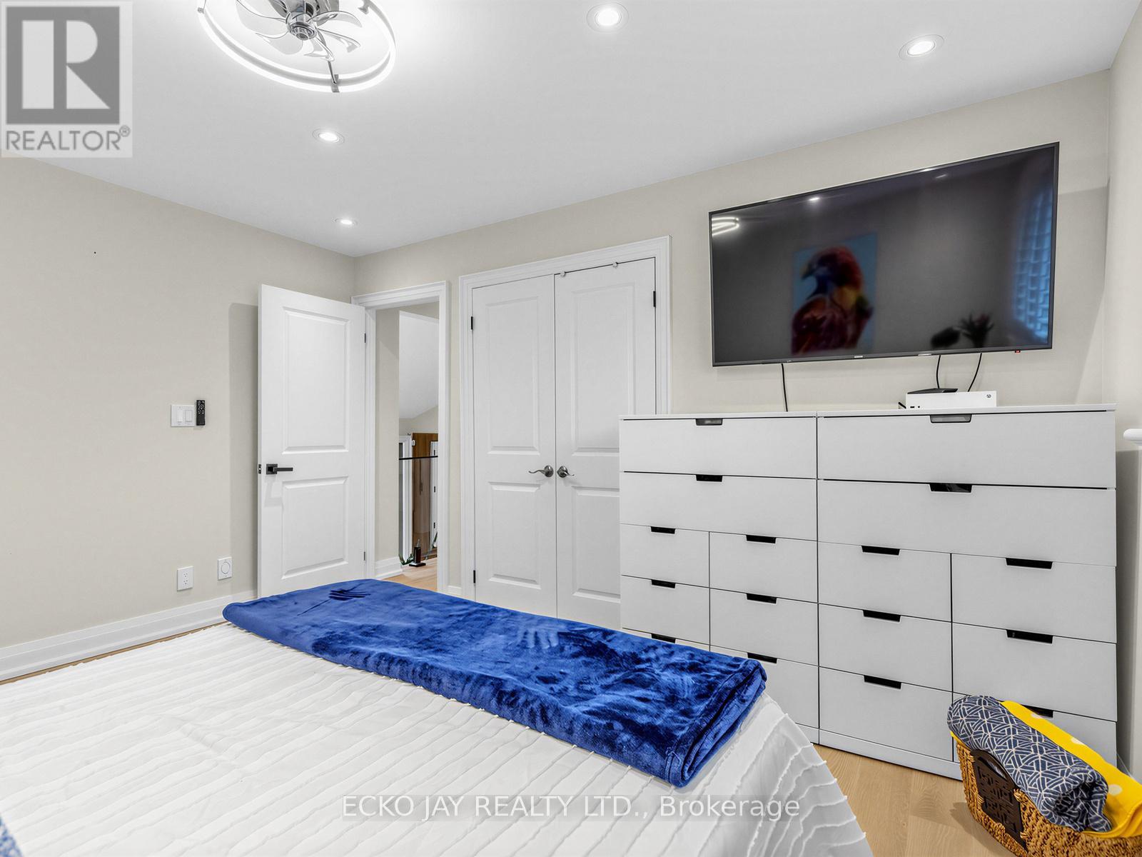 27 SILKWOOD CRESCENT - 26