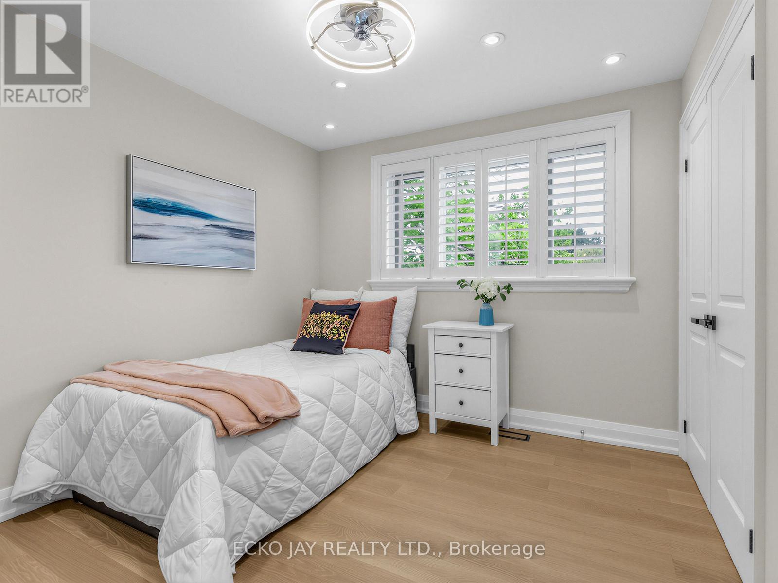 27 SILKWOOD CRESCENT - 27