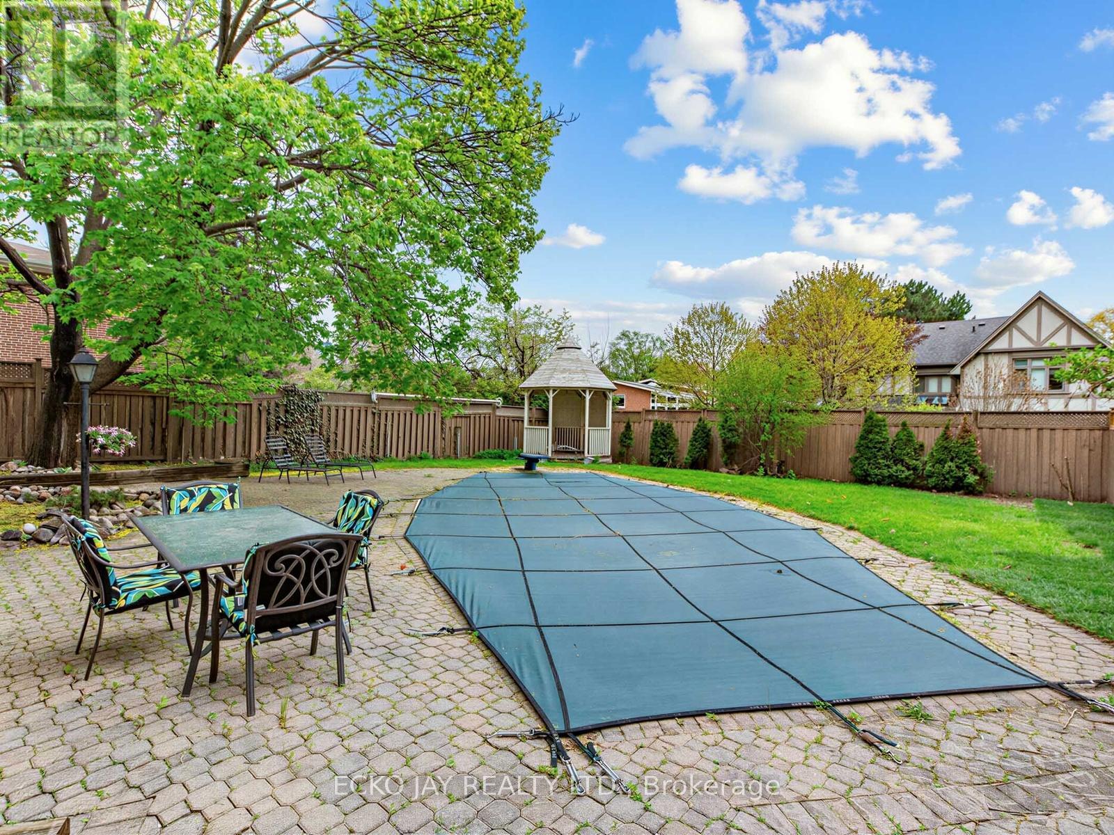 27 SILKWOOD CRESCENT - 35
