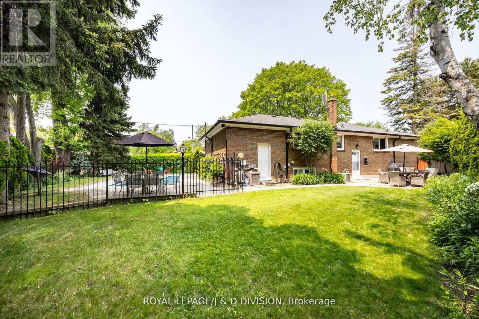 48 GREENGROVE CRESCENT - 24