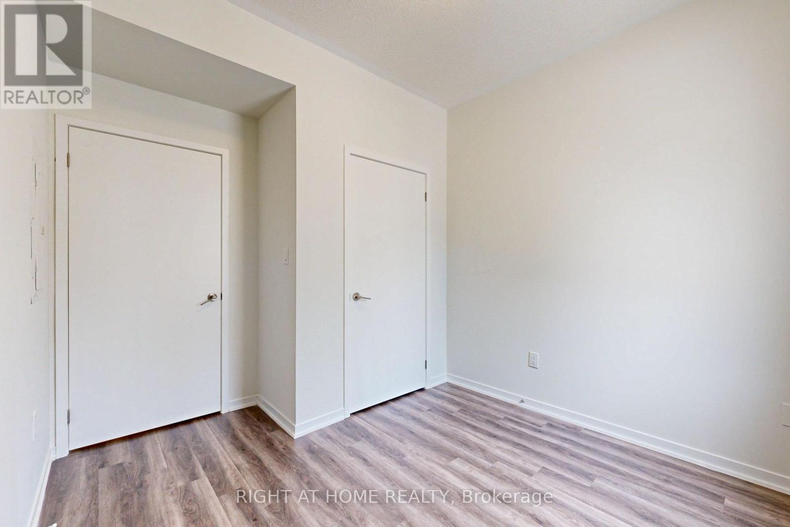 #TH127 11 ALMOND BLOSSOM MEWS - 32