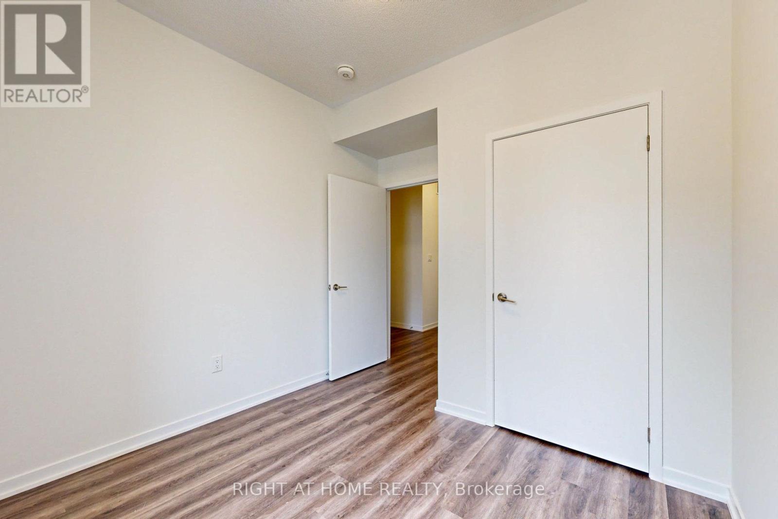 #TH127 11 ALMOND BLOSSOM MEWS - 33
