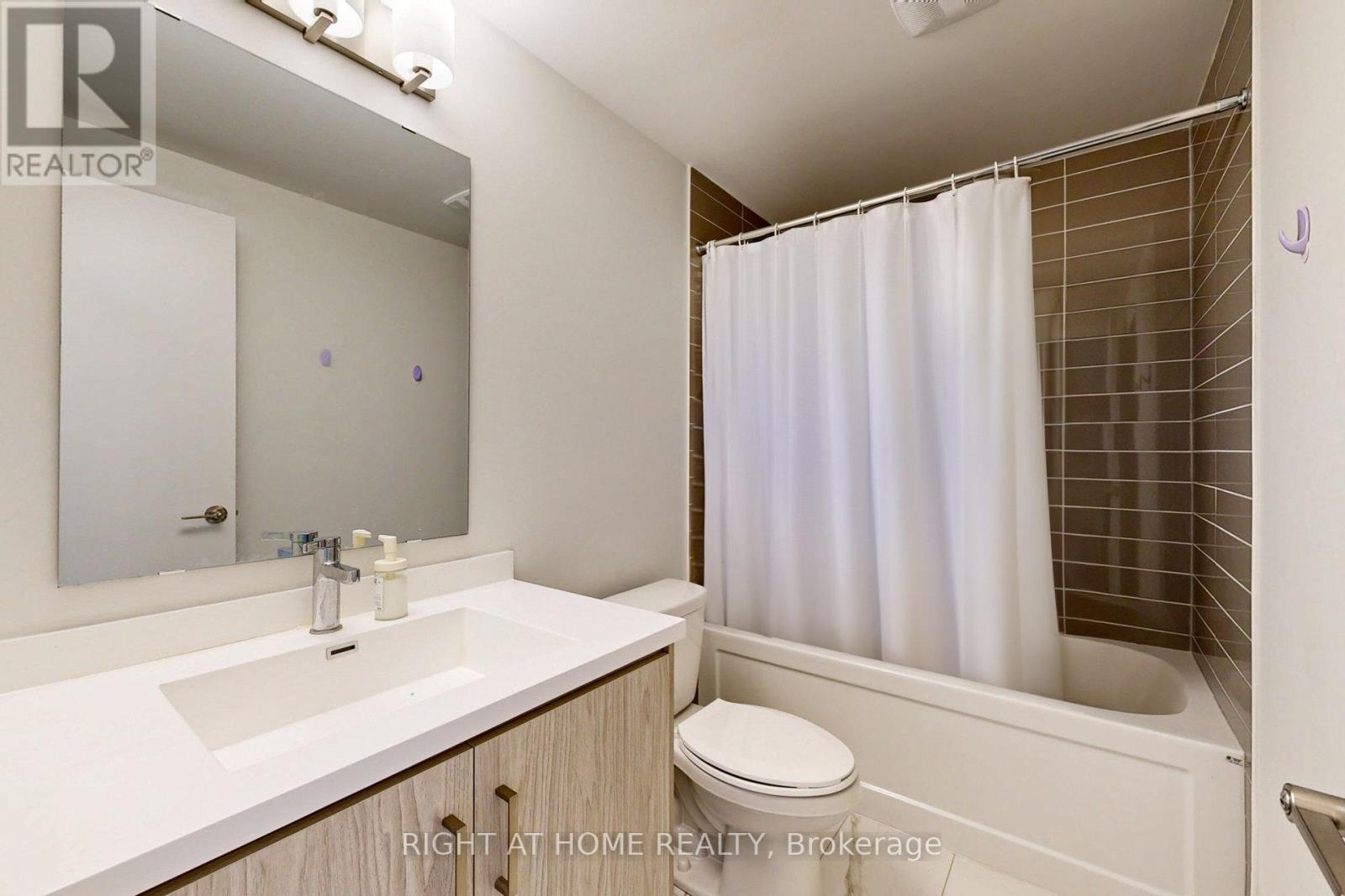 #TH127 11 ALMOND BLOSSOM MEWS - 34