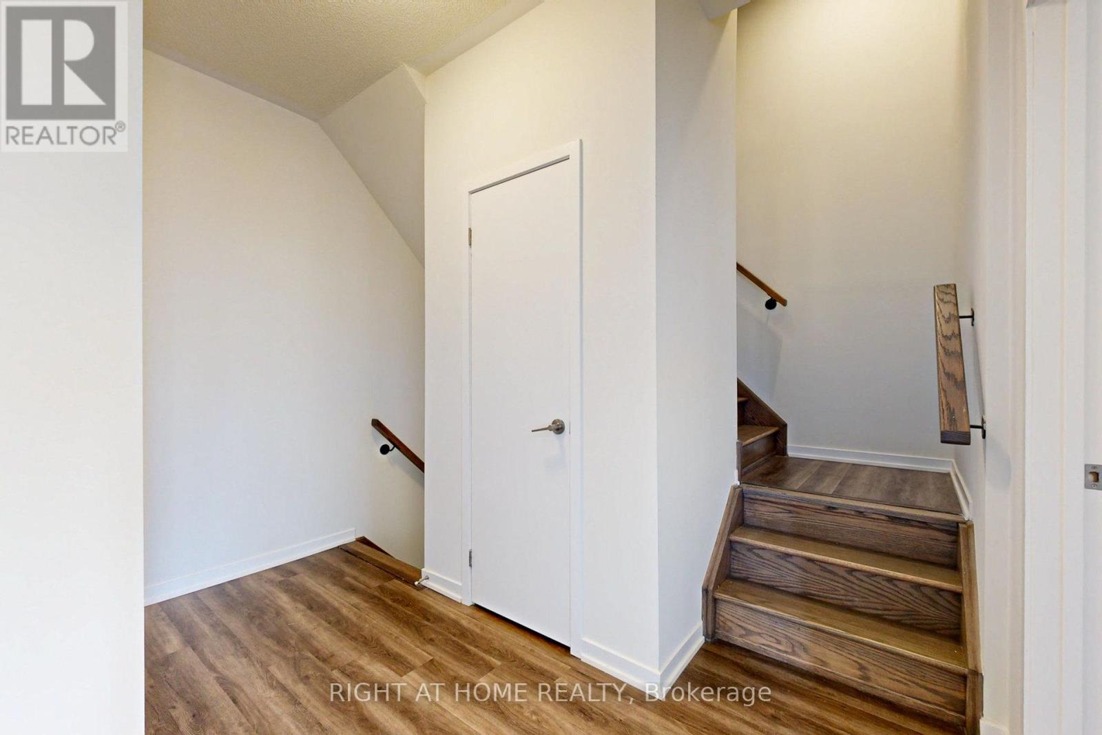 #TH127 11 ALMOND BLOSSOM MEWS - 37