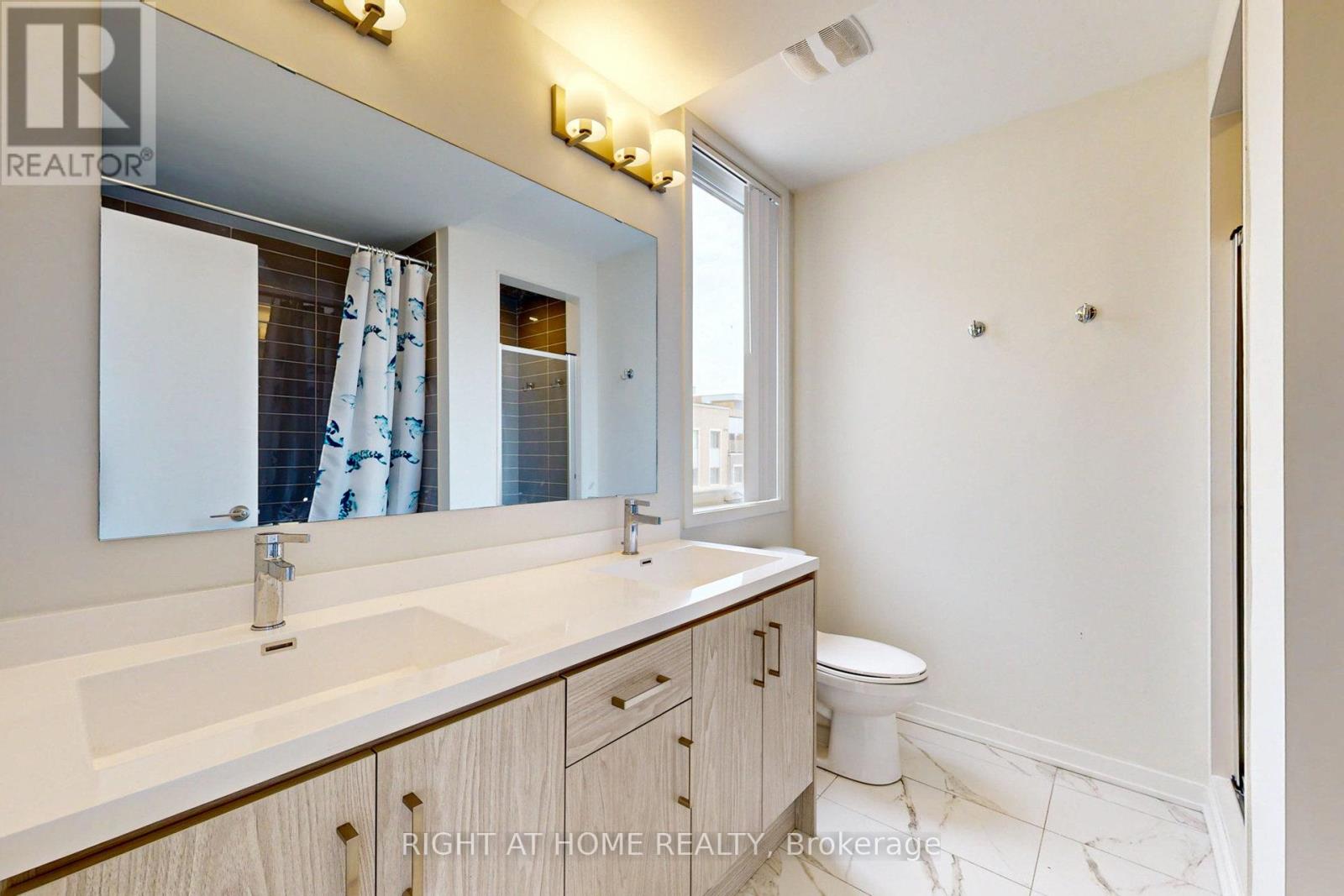 #TH127 11 ALMOND BLOSSOM MEWS - 44