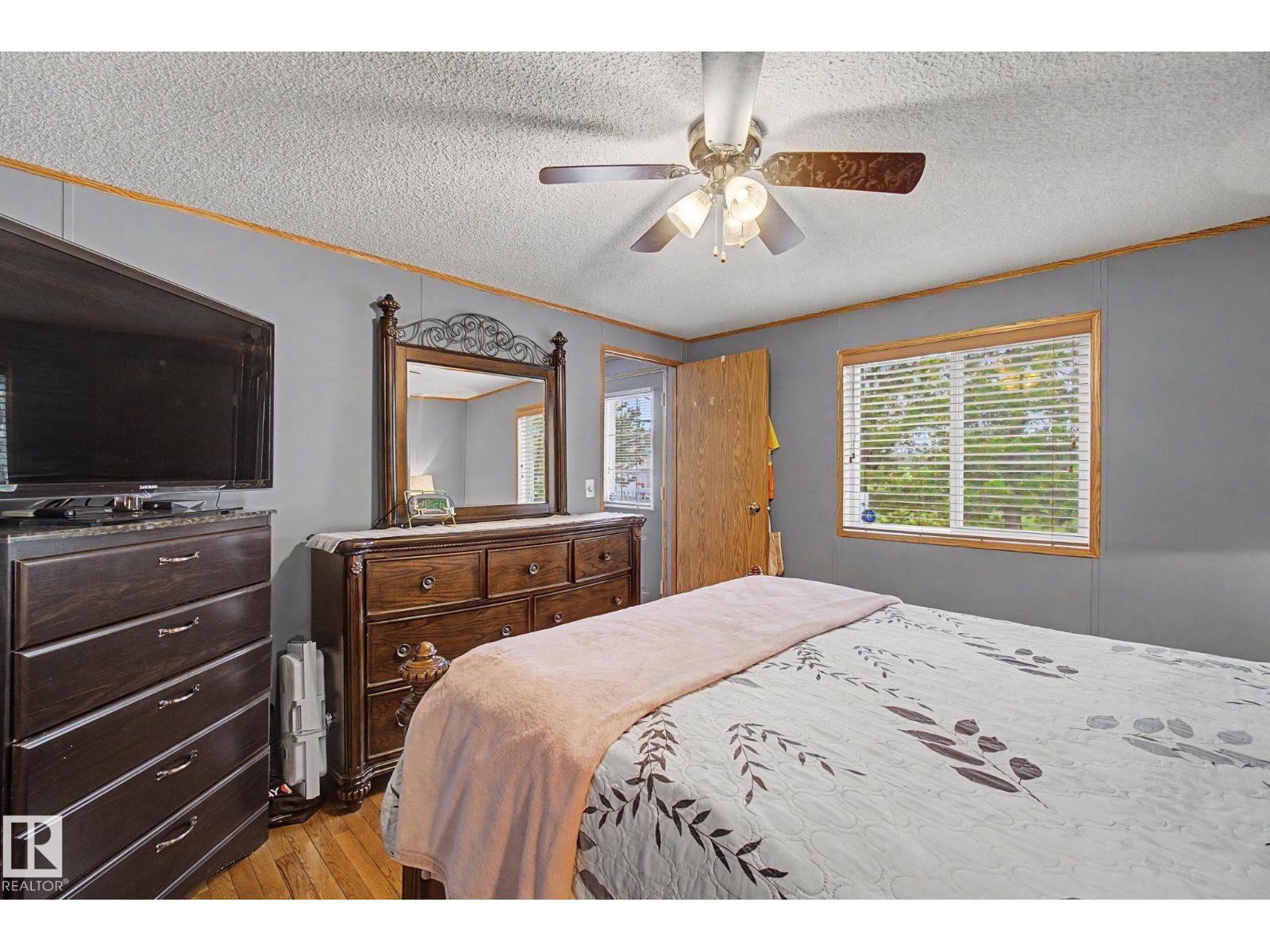 #179 3400 48 ST - 29