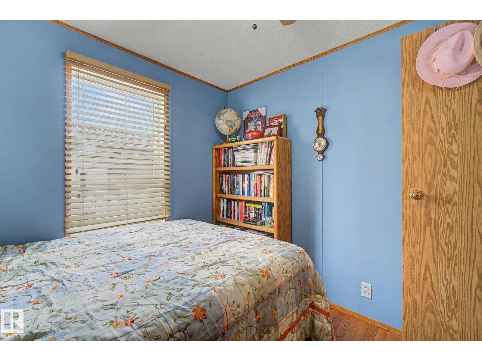 #179 3400 48 ST - 24