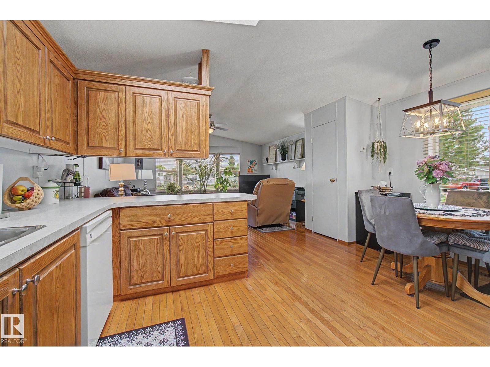 #179 3400 48 ST - 14