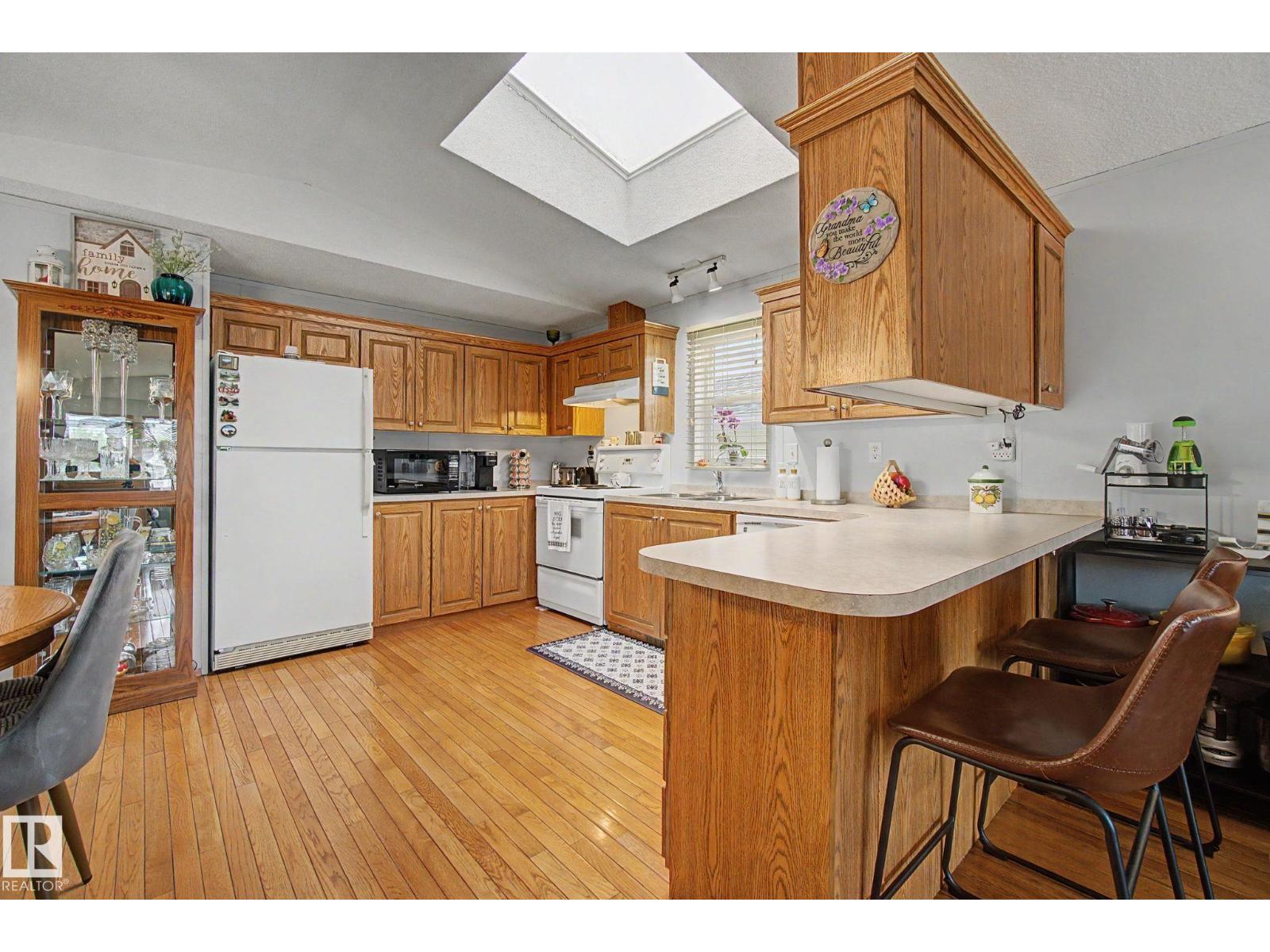 #179 3400 48 ST - 11
