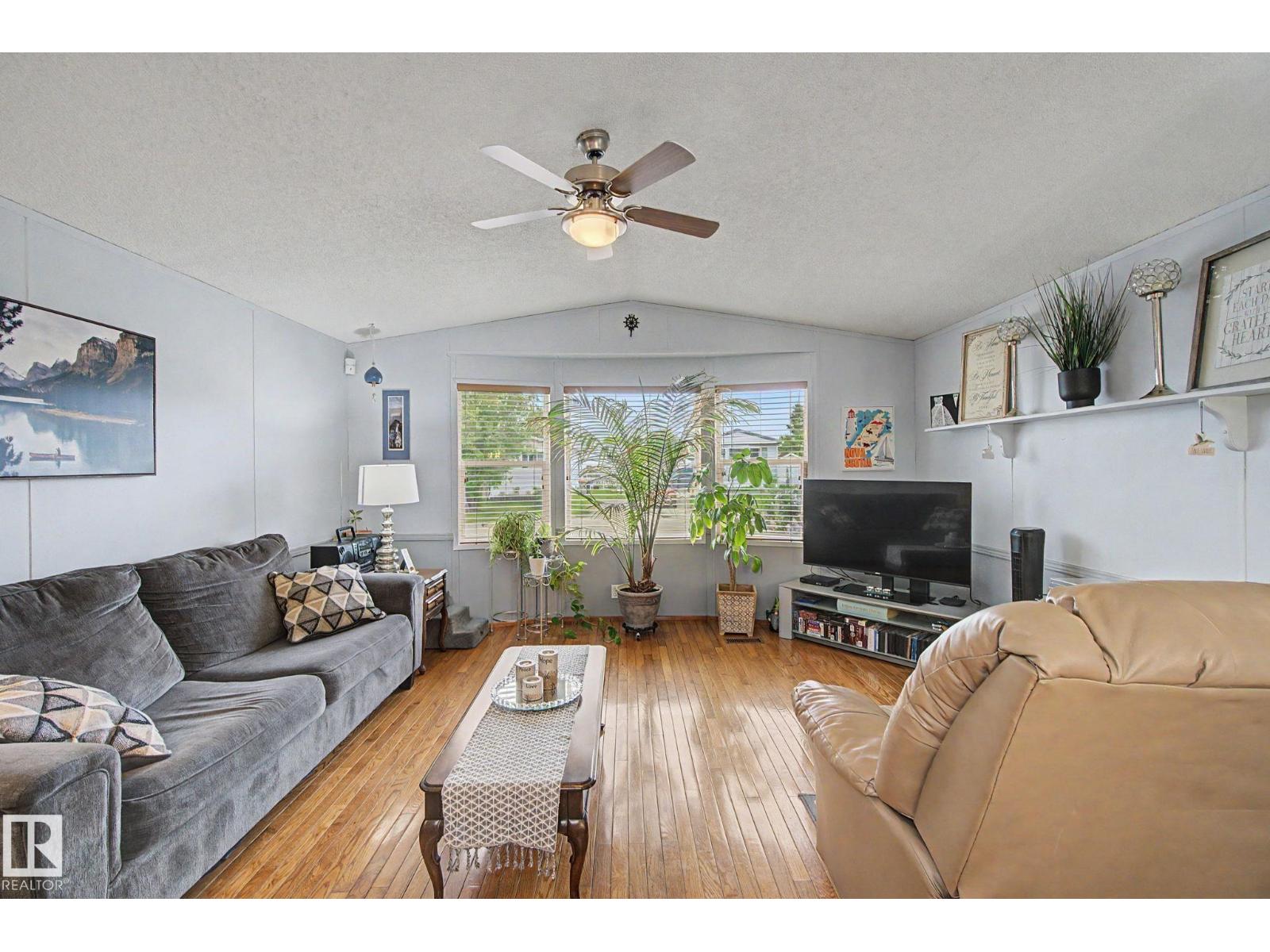 #179 3400 48 ST - 15