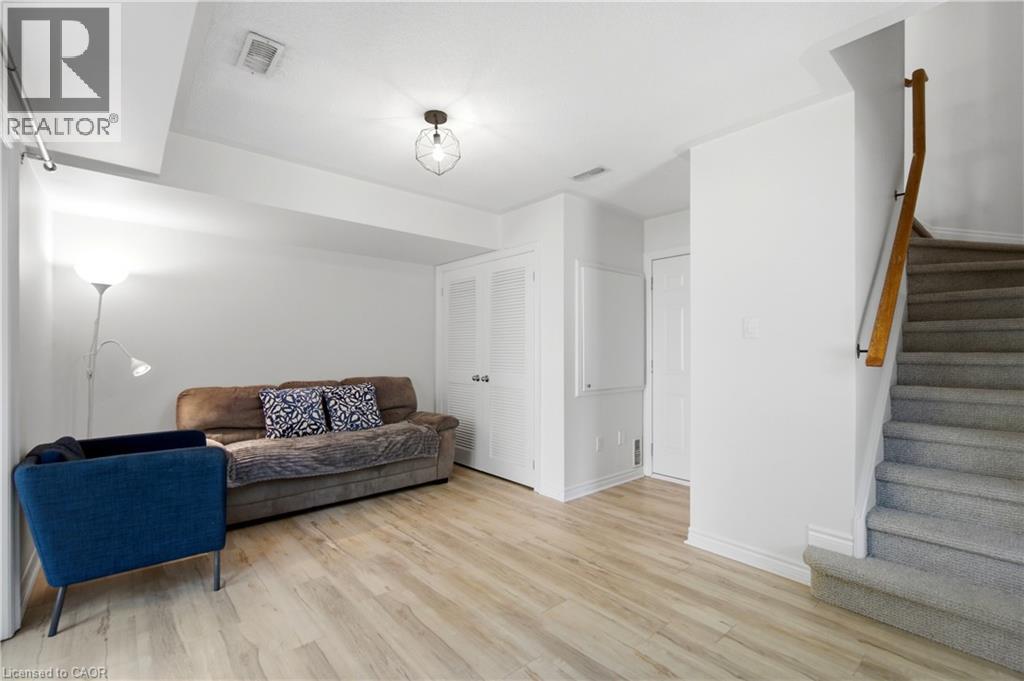 7211 TRIUMPH Lane - 34