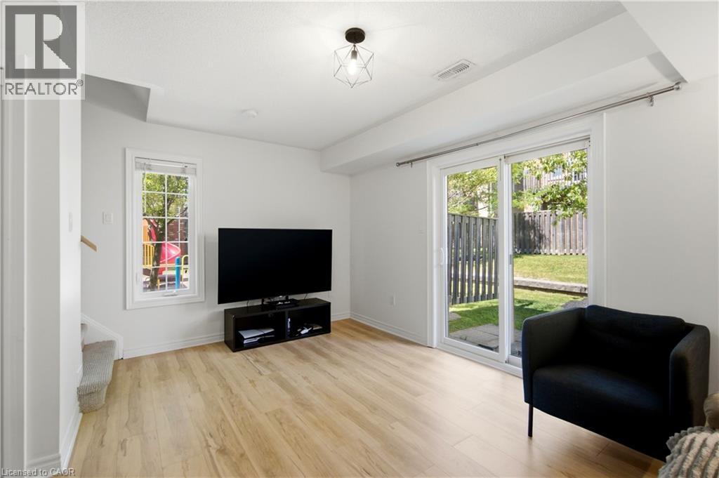 7211 TRIUMPH Lane - 35