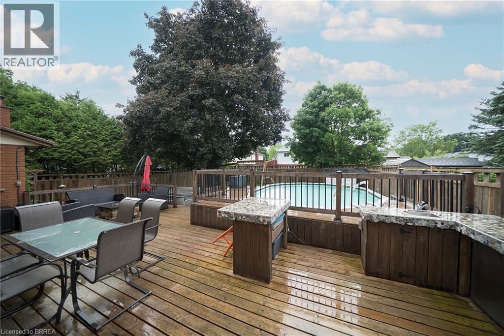 6-bedroom home for sale at 118 GREENFIELD Road, Brantford ON · photo 27 of 35