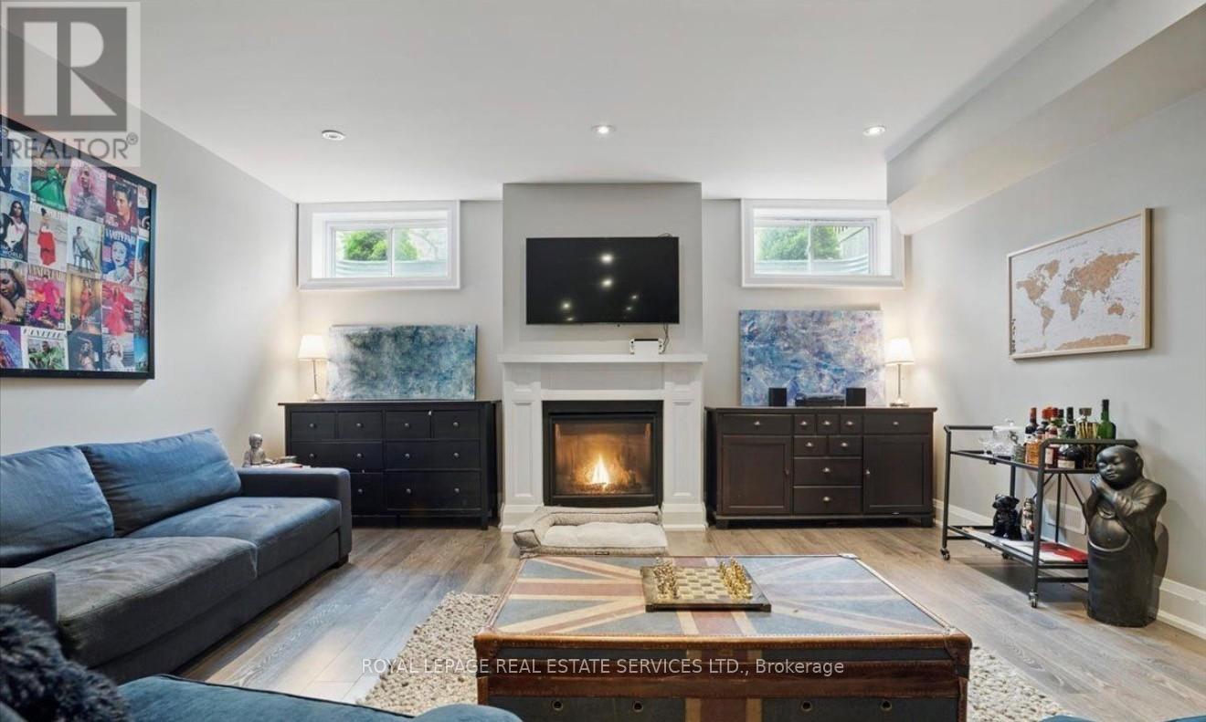 2163 DEYNCOURT DRIVE - 28