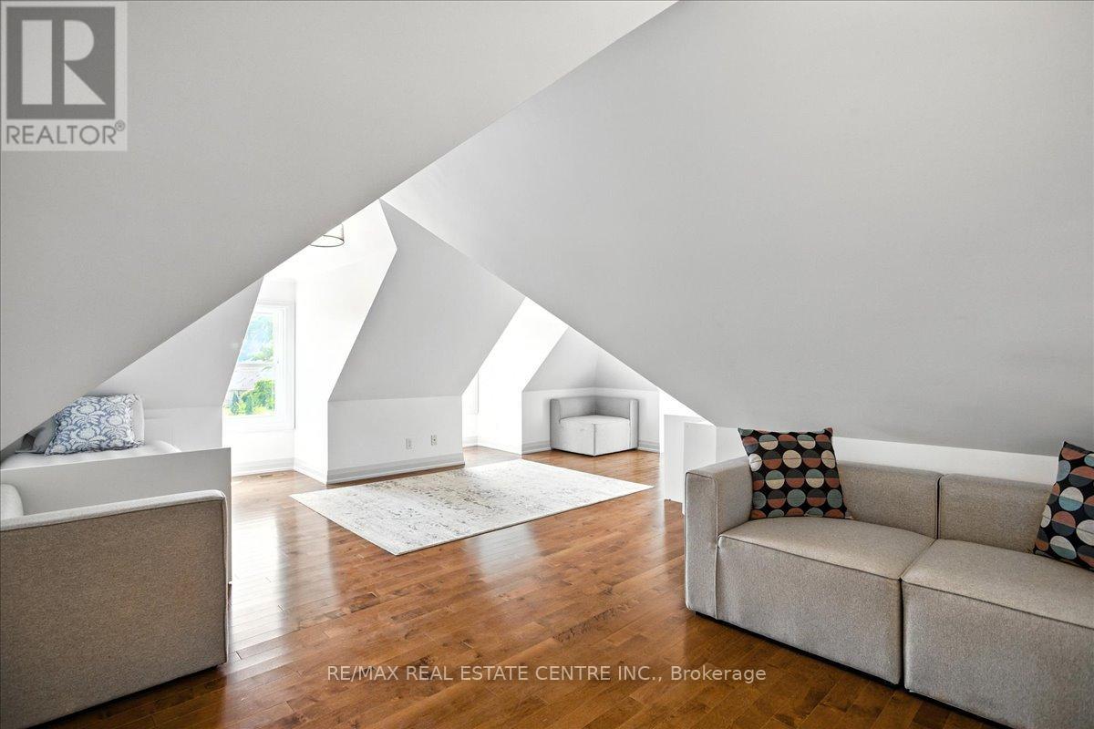 29 CURRIE DRIVE - 26