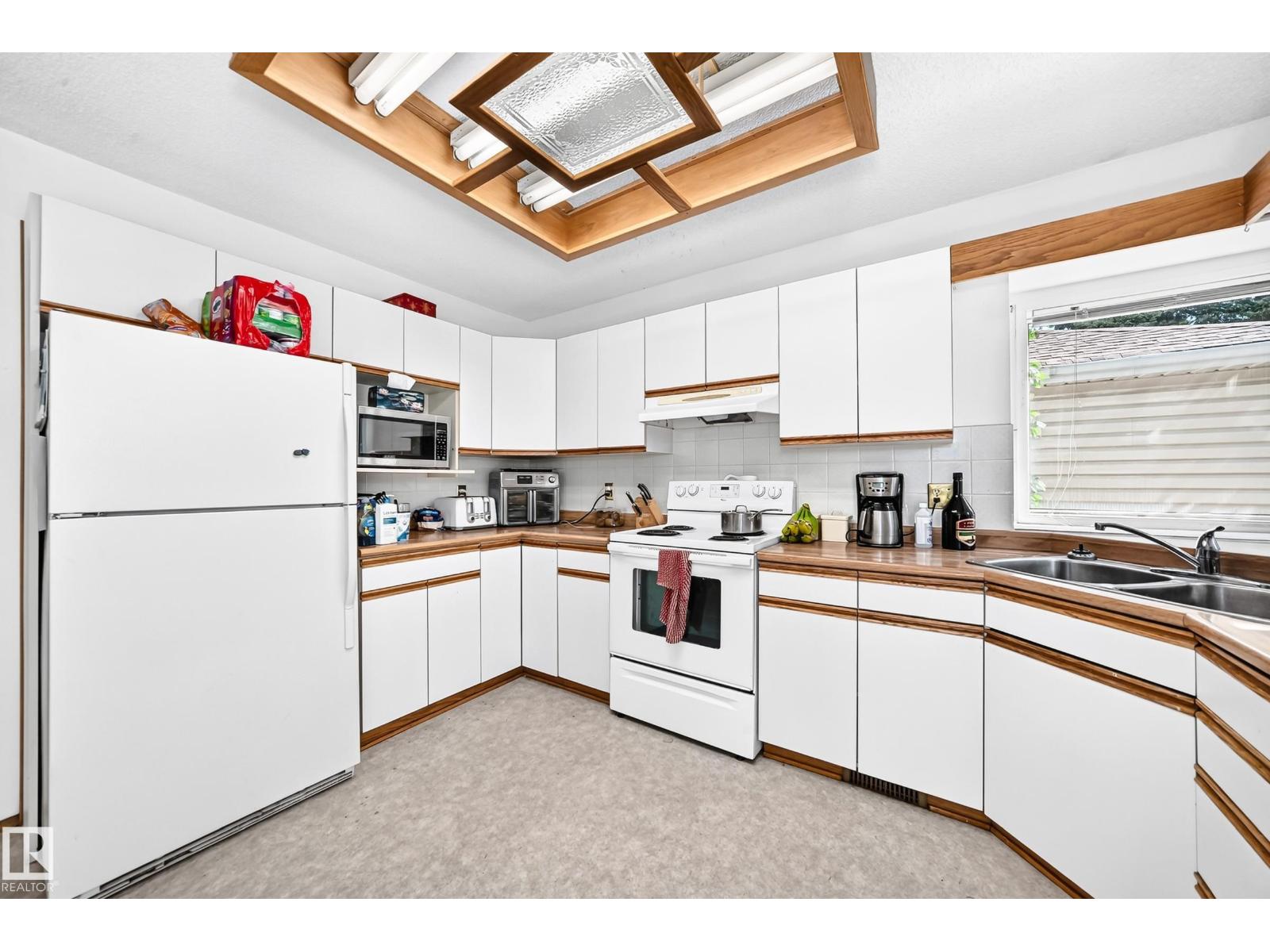 8011 188 ST NW - 10