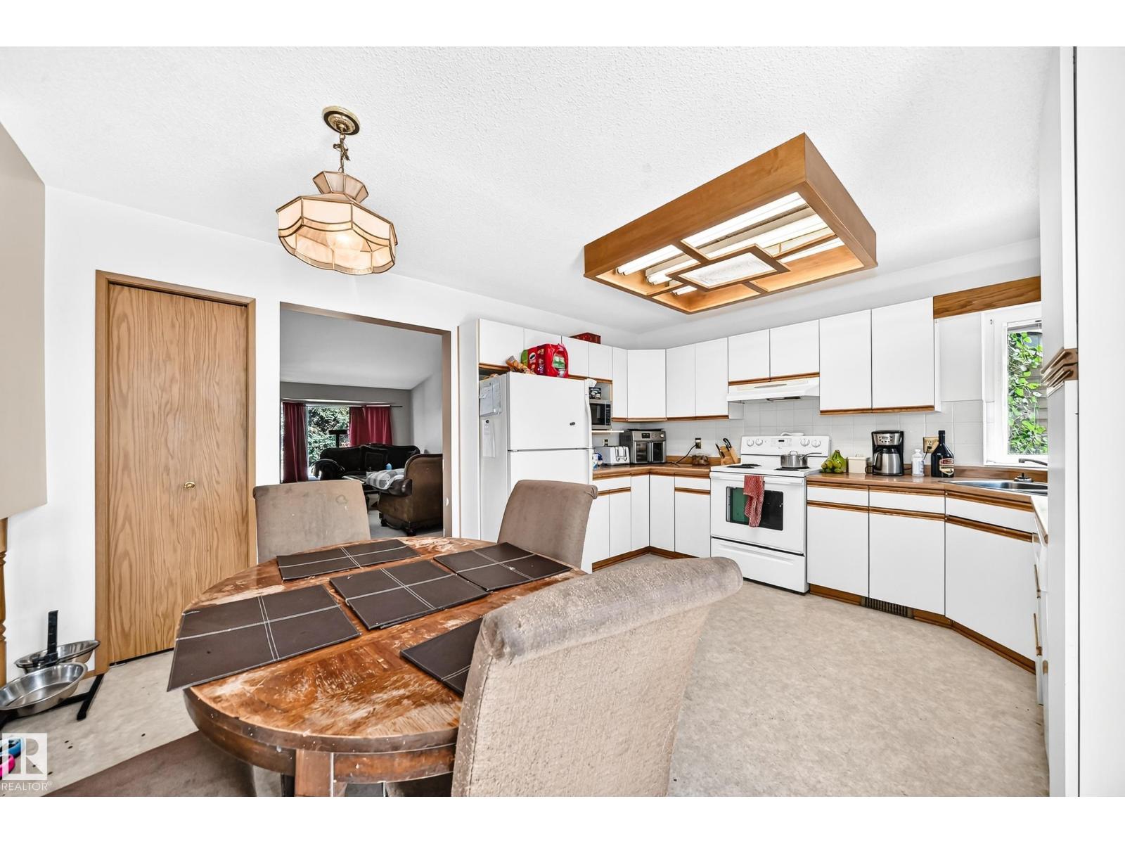 8011 188 ST NW - 14