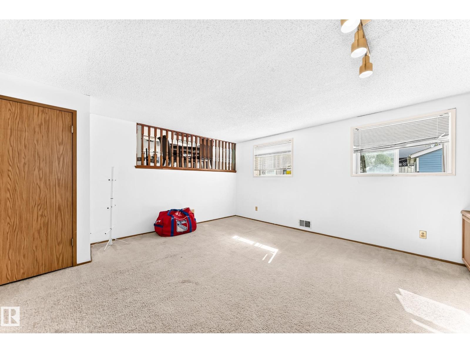 8011 188 ST NW - 23