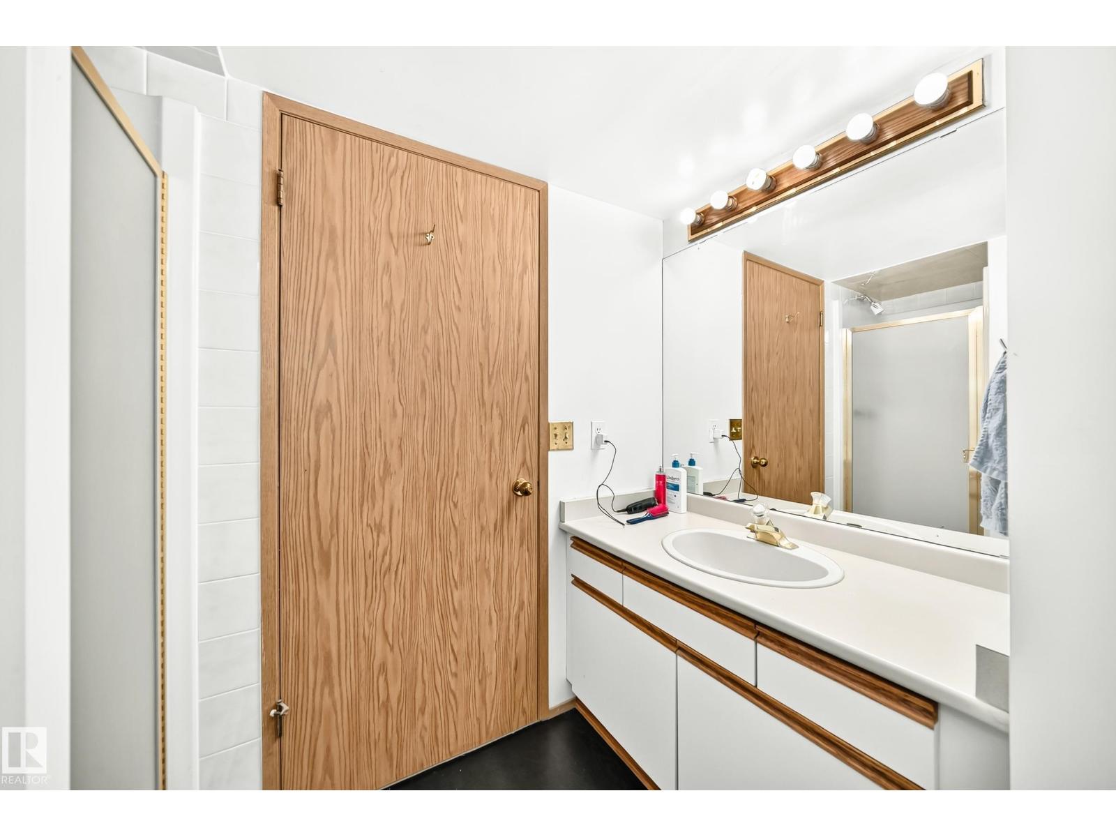 8011 188 ST NW - 26