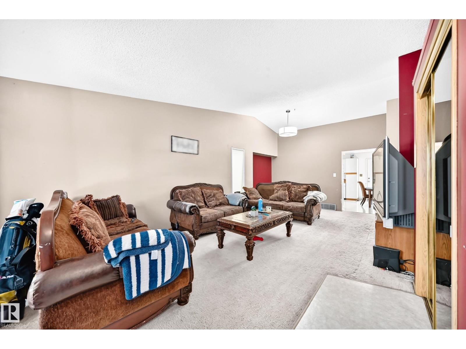8011 188 ST NW - 7