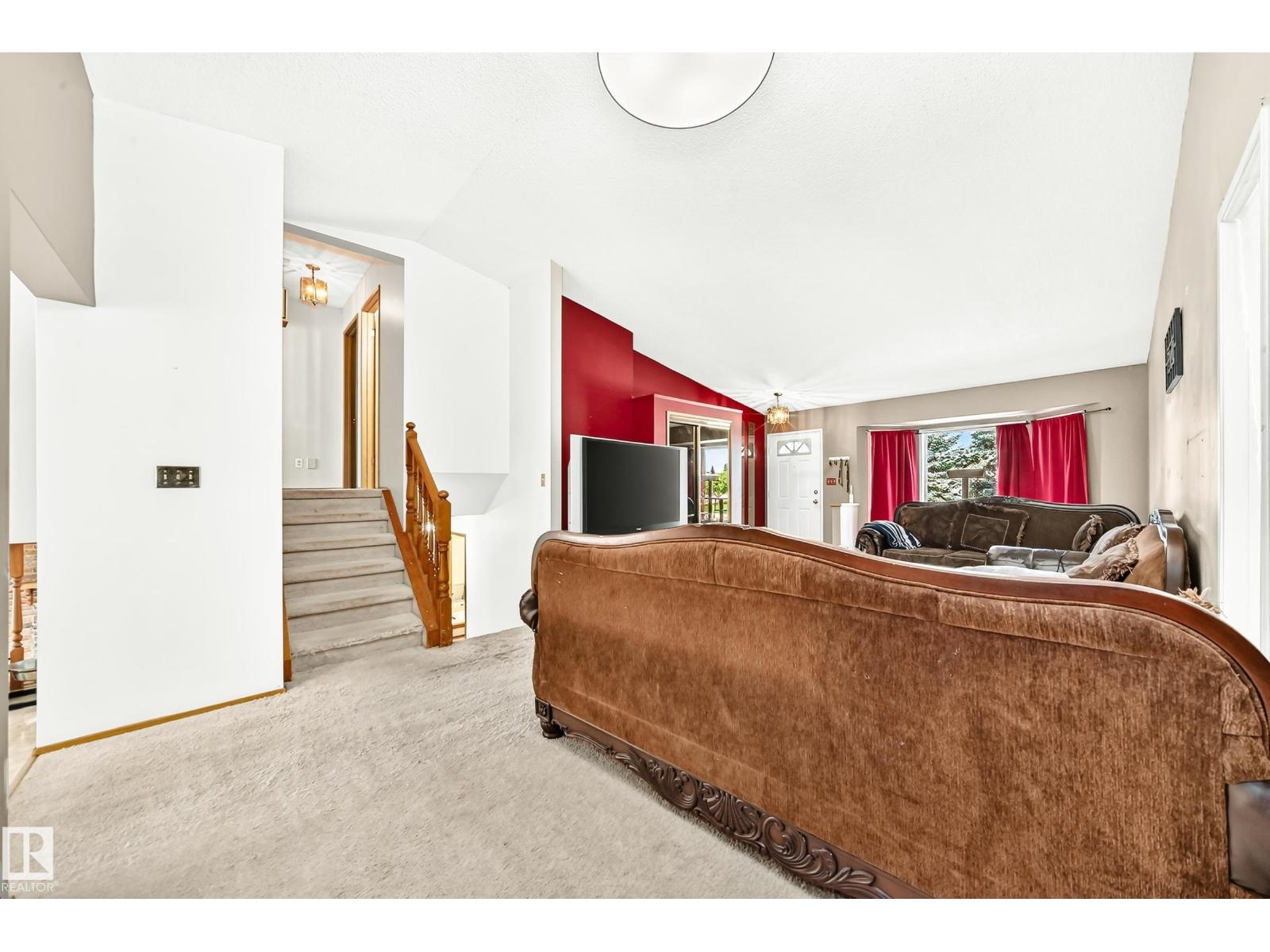 8011 188 ST NW - 8