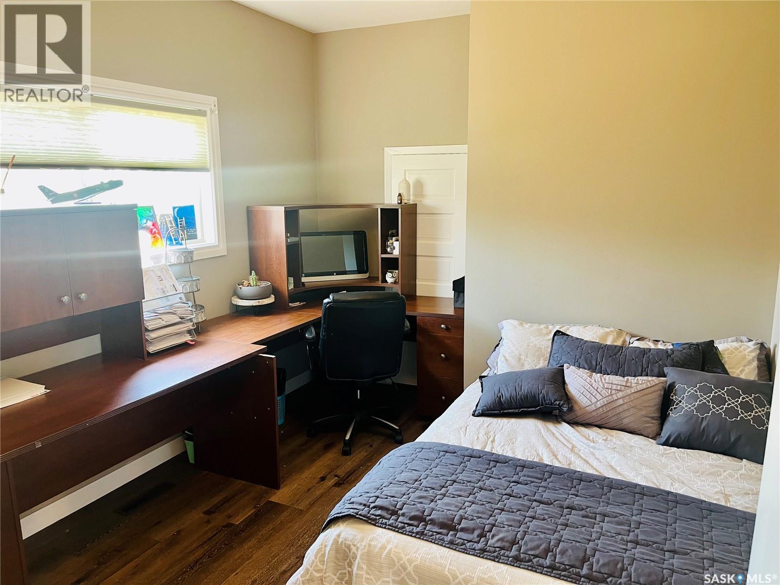 Howe Acres - 26