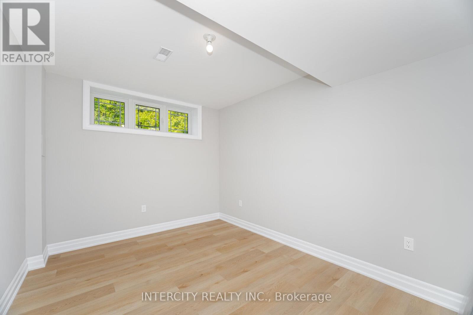 41 TALL PINES DRIVE - 24