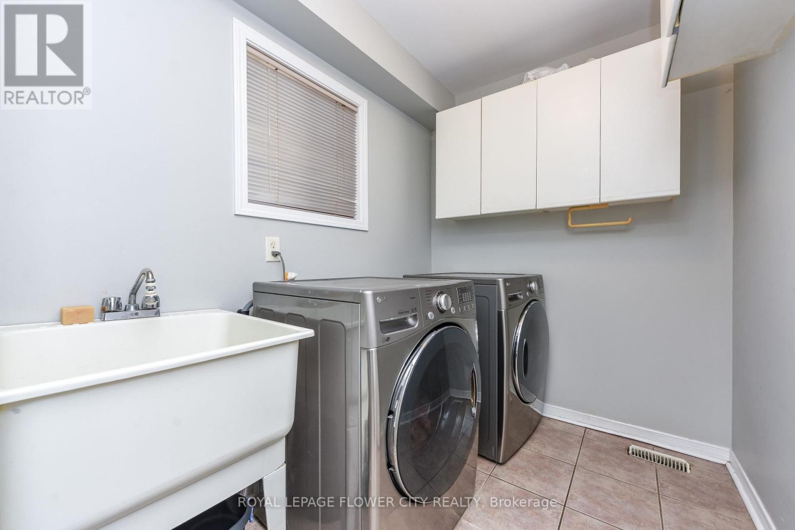 46 PERTOSA DRIVE - 33