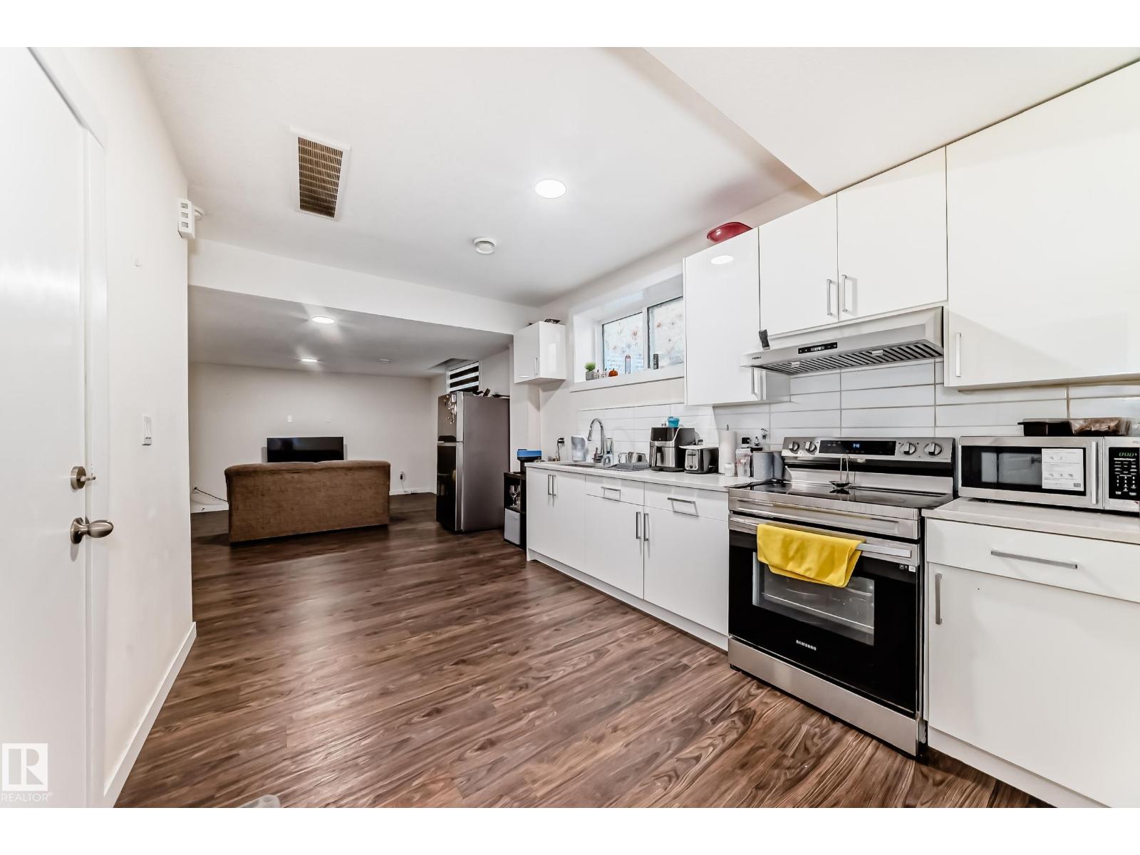 1238 26A ST NW - 32