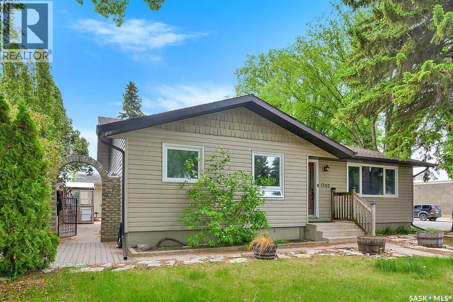 1369 East CENTRE - photo 3