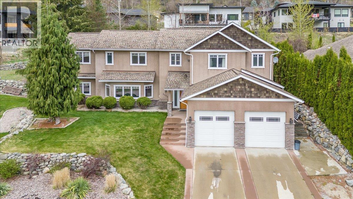 2455 Colin Crescent - 1