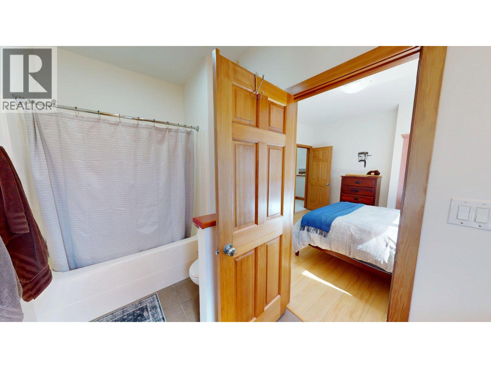 2455 Colin Crescent - 37