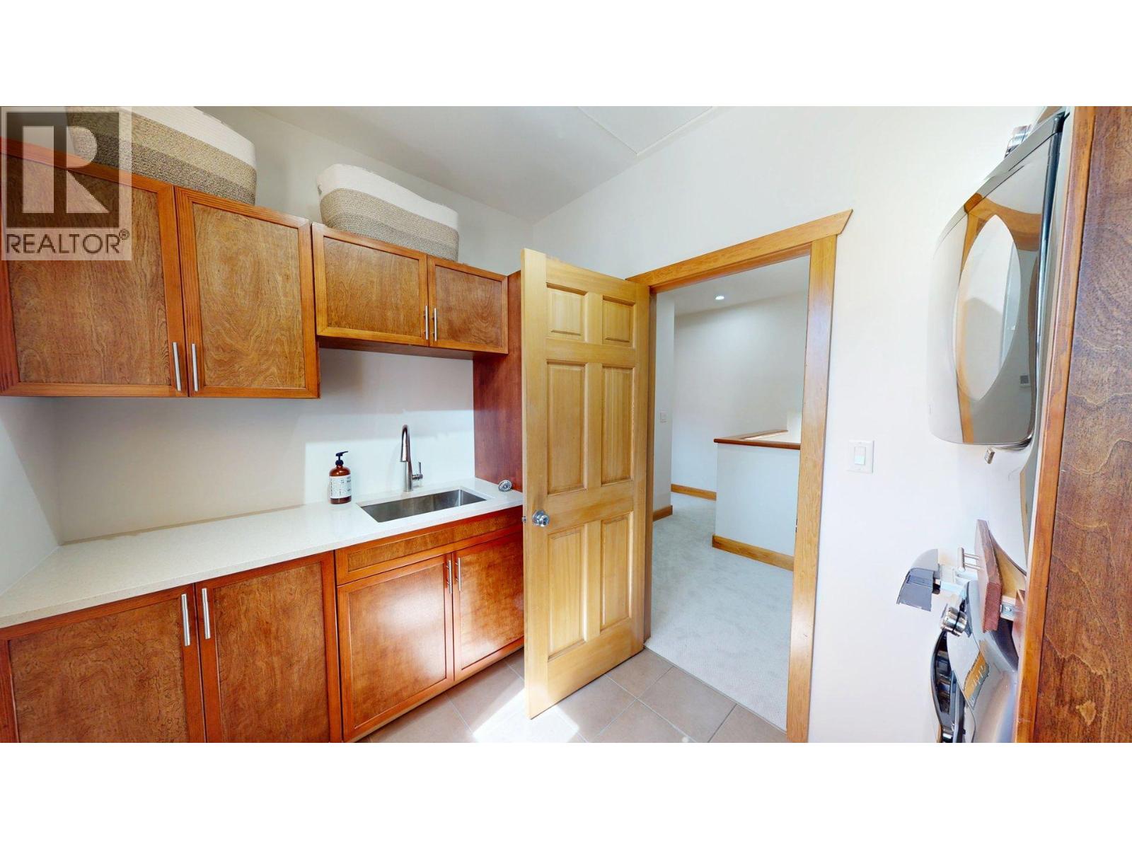 2455 Colin Crescent - 31