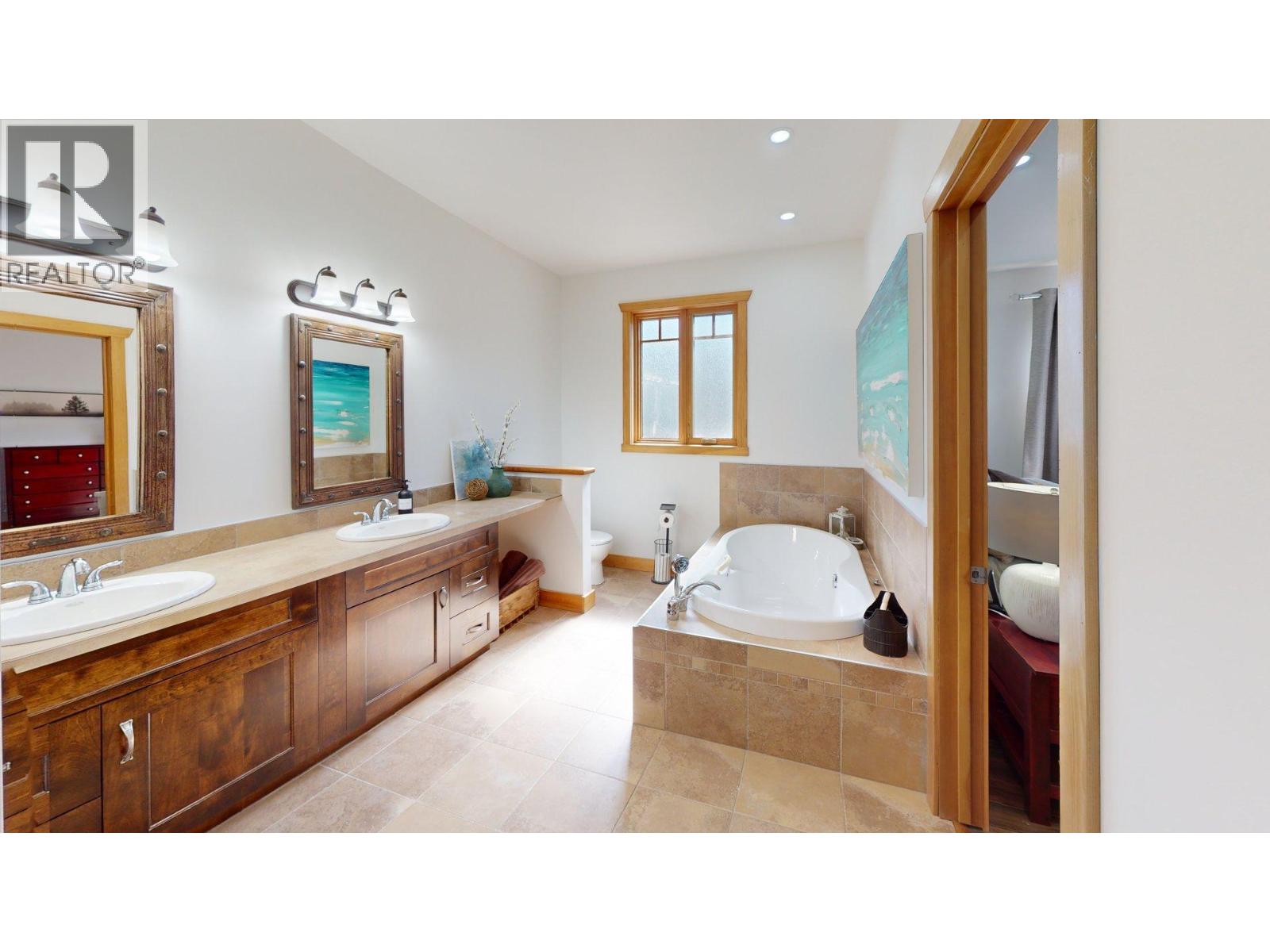 2455 Colin Crescent - 27
