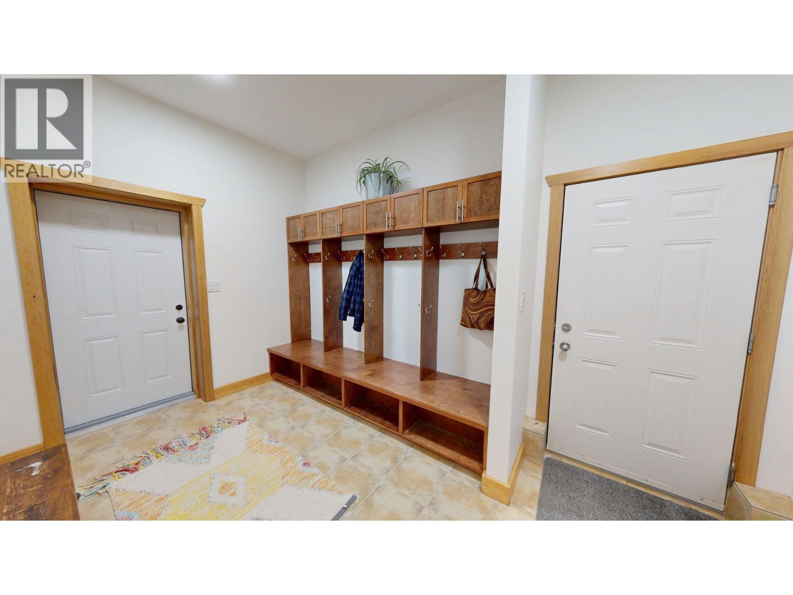 2455 Colin Crescent - 47