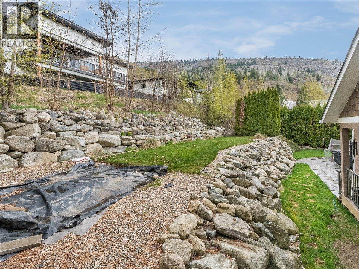 2455 Colin Crescent - 58
