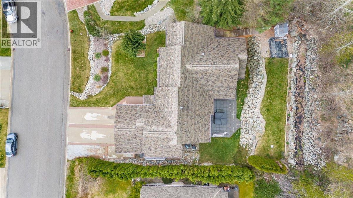 2455 Colin Crescent - 68