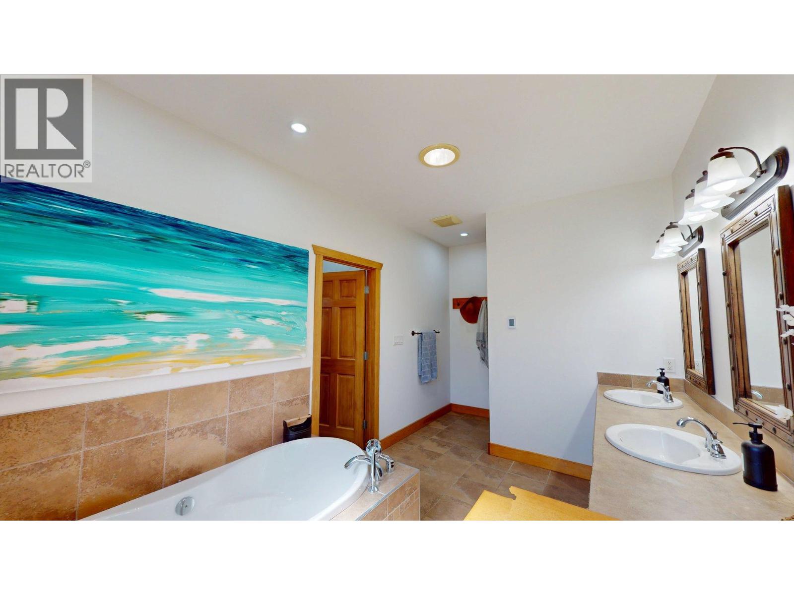 2455 Colin Crescent - 28