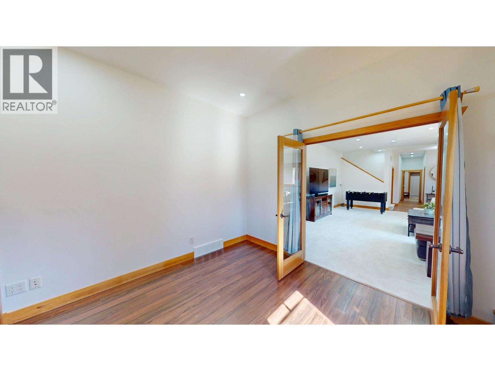 2455 Colin Crescent - 45