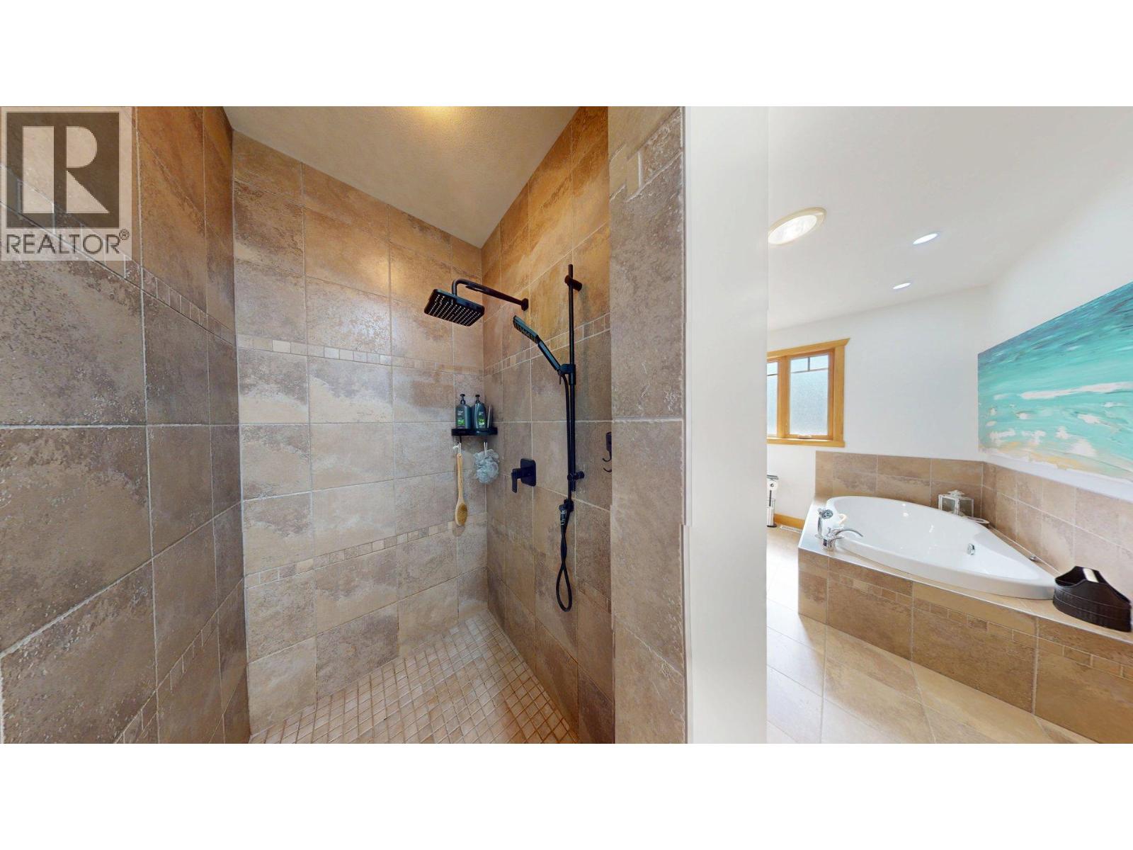 2455 Colin Crescent - 29