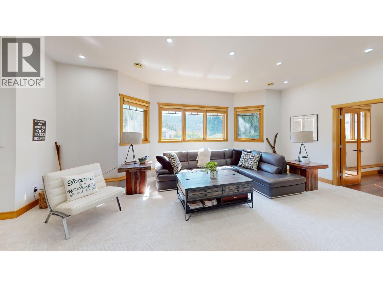 2455 Colin Crescent - 42