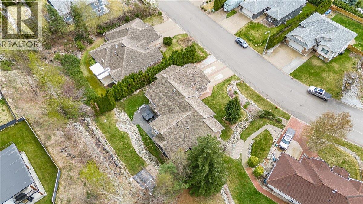 2455 Colin Crescent - 66