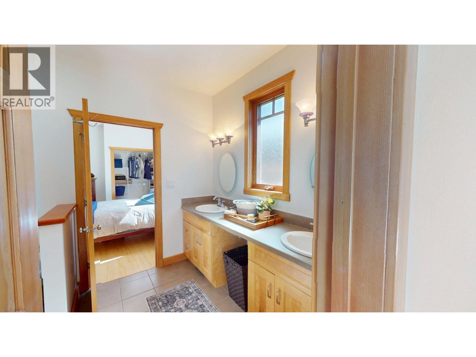 2455 Colin Crescent - 36