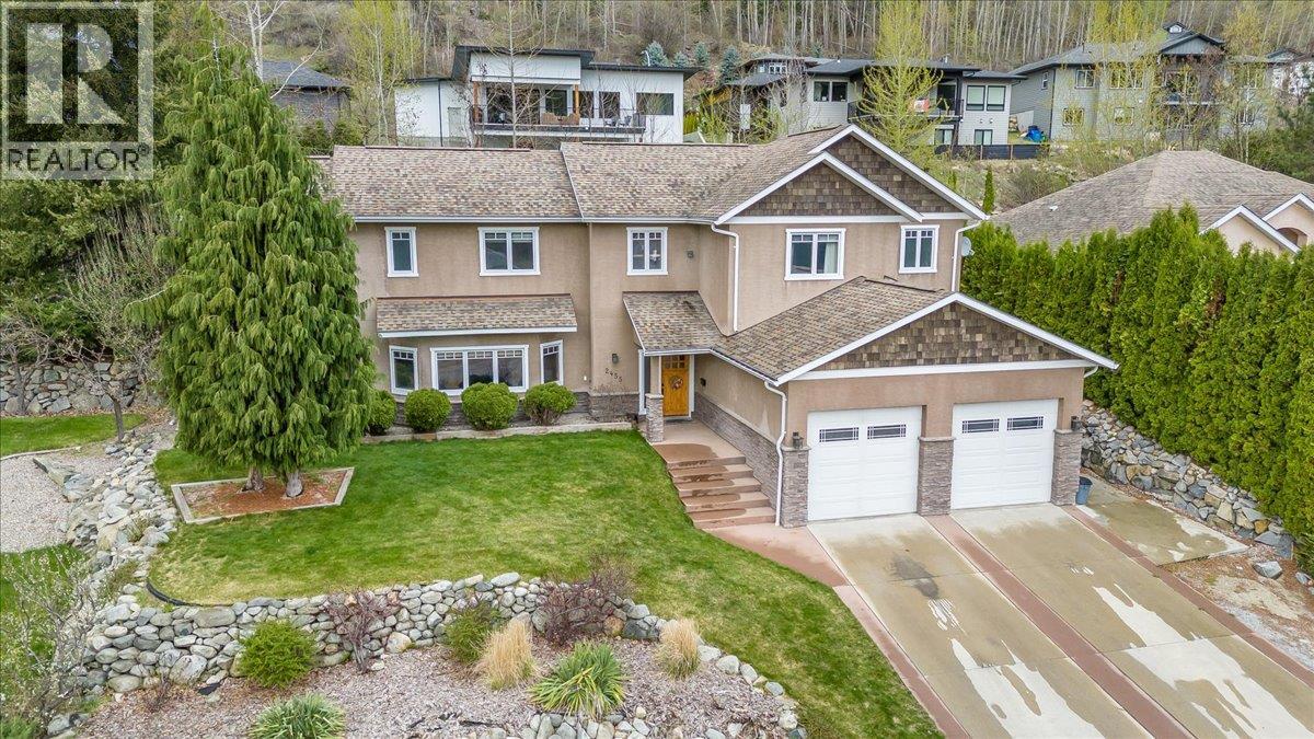 2455 Colin Crescent - 62