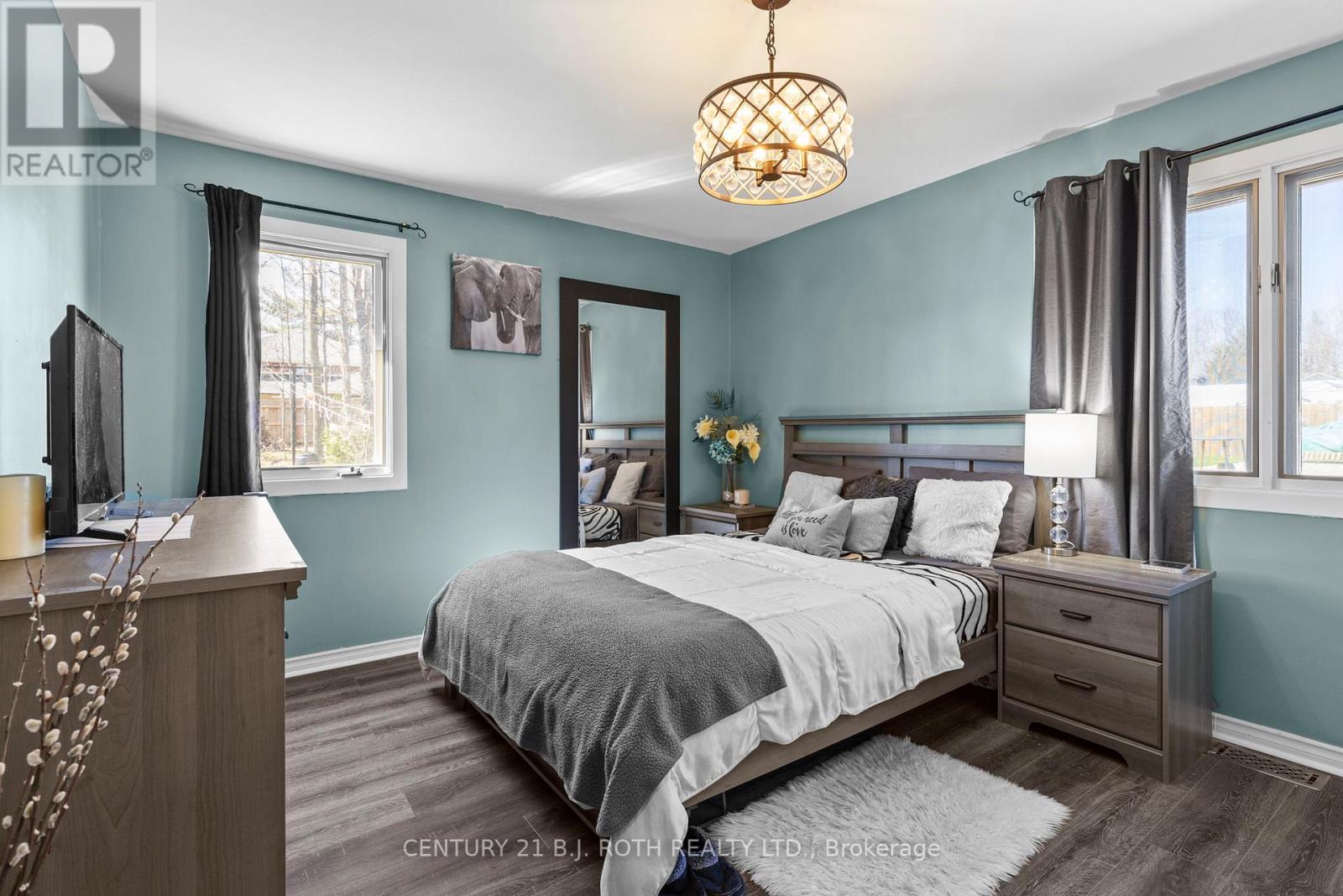 823 ESSA ROAD - 11