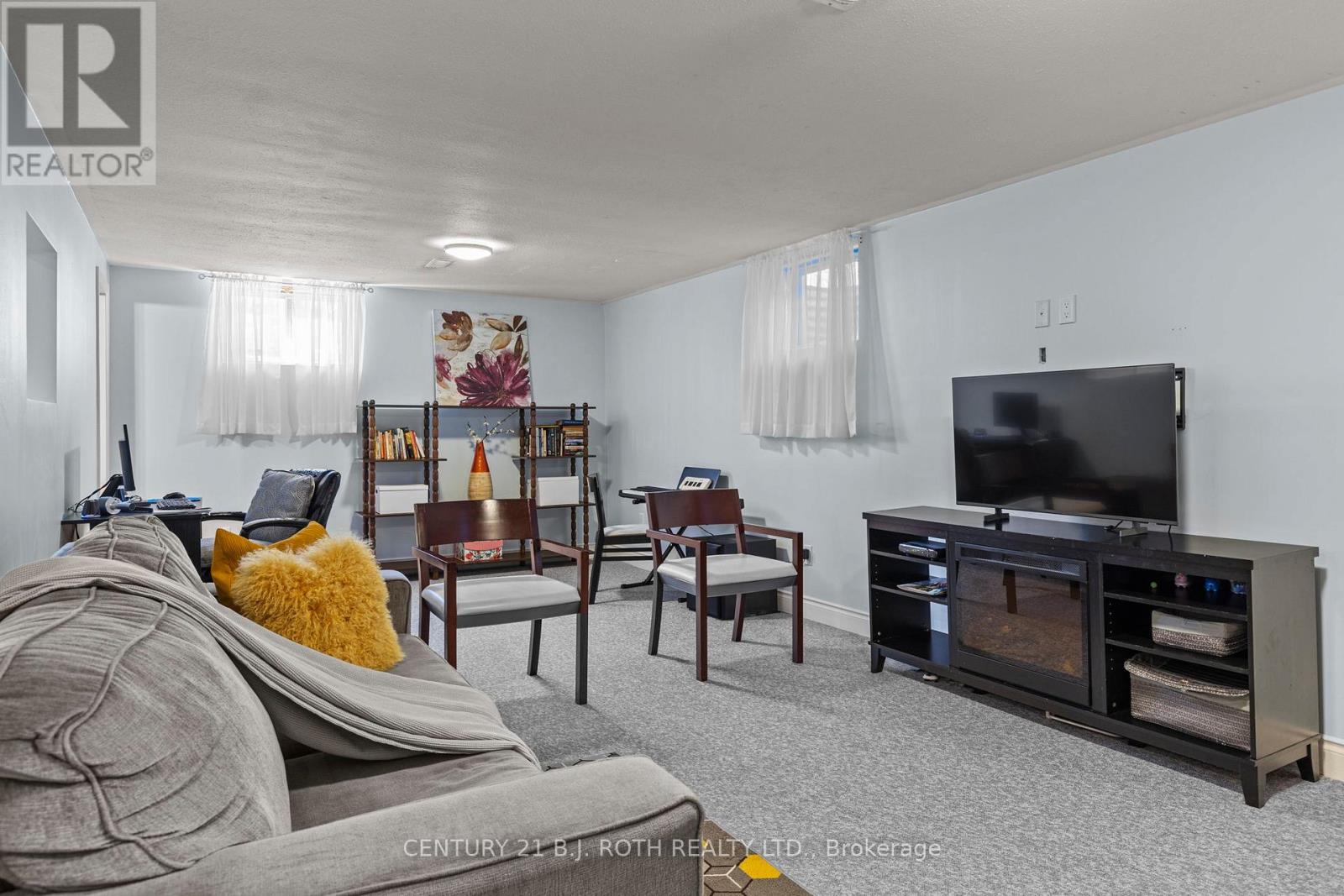 823 ESSA ROAD - 17